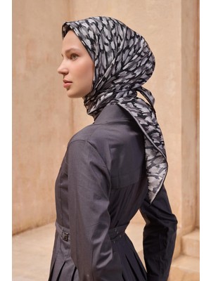 Belli Tivil Saf İpek Eşarp 4103 - 84 Siyah Karışık Desen