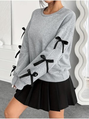 Kadın Siyah Kurdele ve Fiyonk Kollu Bisiklet Yaka Gri Sweatshirt