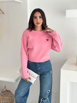 Kadın Kalp Nakışlı Sweatshirt – Sade & Sevgi Dolu Stil