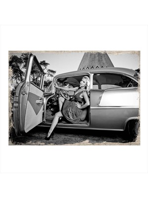 Bedeko Ahşap Tablo Siyah Beyaz Araba ve Kadın
