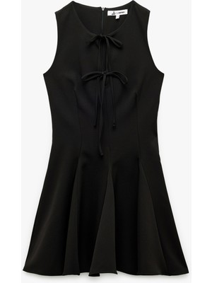 Kolsuz Fiyonklu Bağcıklı Yaka A Kesim Mini Elbise