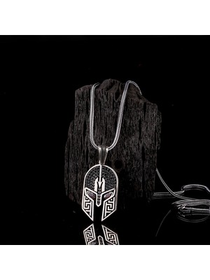 925 Ayar Gümüş Miğfer Motifli Mikro Taşlı Kolye