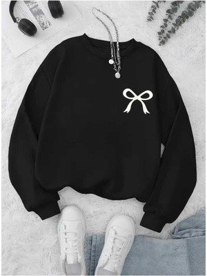 Beyaz Kurdele Göğüs Baskılı Bisiklet Yaka Siyah Sweatshirt