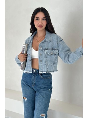 Kadın Siyah Kısa Denim Ceket – Fray Detaylı Sokak Şıklığı