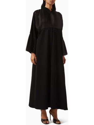 Şık Dantel Detaylı Pileli Abiye Elbise Krepe ve Nada Kumaş ile Tasarlandı