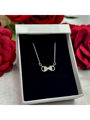 Kalp Detaylı Sonsuzluk Kadın Kolyesi 925 Ayar Gümüş Zincirli Rodyumlu Zirkon Taşlı