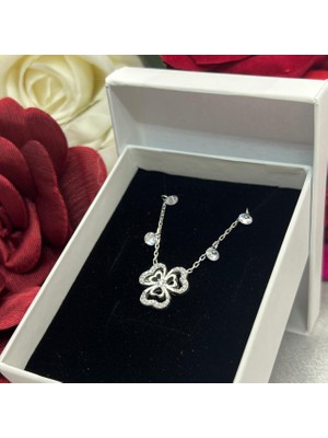 Taşlı Kalpli Yonca Kadın Kolyesi 925 Ayar Gümüş Rodyumlu Zirkon Taşlı