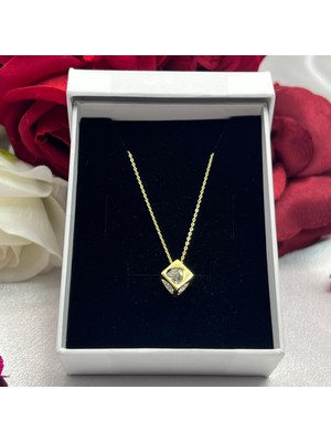 Zirkon Tektaşlı Küp Tasarım Kadın Kolyesi 925 Ayar Gümüş Zincirli Altın Kaplama
