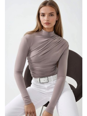 Hiccup Kadın Dik Yaka Büzgü Detaylı Sandy Bluz Mocha Kahvesi