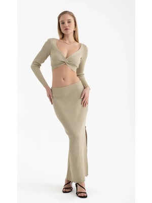 Hiccup Kadınlar 2 Parça: V Yaka Uzun Kollu Crop Top & Yüksek Bel Yırtmaçlı Maxi Etek Bej Doğal