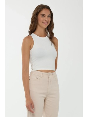 Hiccup Kadın Basic Crop Top Tozlu Beyaz