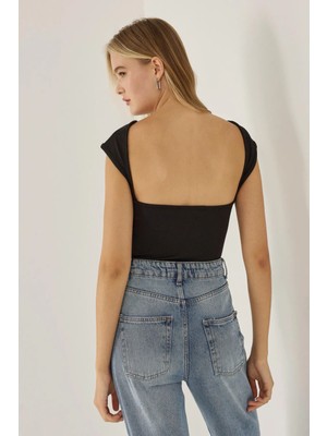 Hiccup Kadınlar Sırtı Açık Crop Top Siyah
