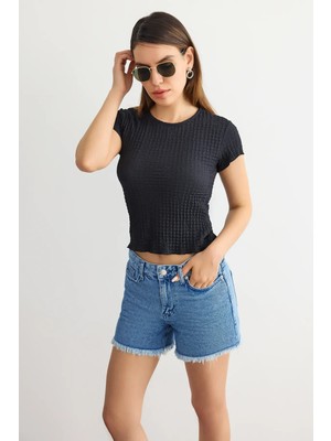 Hiccup Kadın Dokuma Kumaşlı Yuvarlak Yaka Kısa Kollu Kırpılmış Üst Siyah