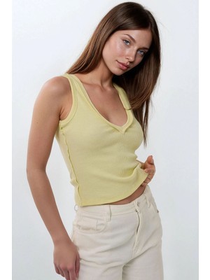 Hiccup Kadın V Yaka Ters Dikiş Detaylı Kolsuz Slim Fit Örme Üst Sarı