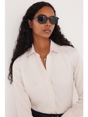 Kadın Slim Fit Dar Kesim Vucüda Oturan Uzun Kollu Gizli Düğme Detaylı Taş Basic Gömlek