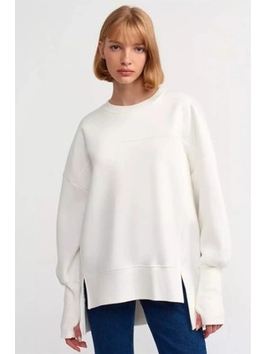 Hiccup Kadın Oversize Bisiklet Yaka Yırtmaç Detaylı Sweatshirt Beyaz