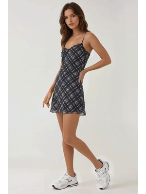 Hiccup Kadın Kare Yaka Dantel Detaylı Desenli Askılı Mini Elbise Çok Renkli