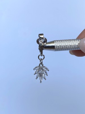 Göbek Çelik Piercing Deliksiz Kullanım Sıkıştırmalı Yaprak Figürlü Zirkon Taşlı Model