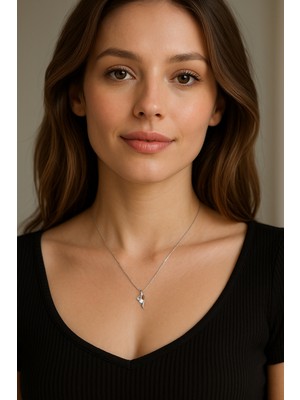 Gümüş Zarif Tasarım Zirkon Taşlı Bayan Kolye