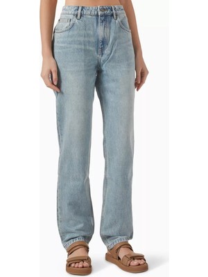 Straight Leg Slim Fit Kadın Jean, 13.5oz Denim, Yüksek Bel ve Klasik Stil