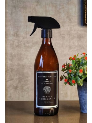 Uzun Şişe Sprey Amber Mutfak Temizleyici 500ML, Şık ve Etkili Temizlik Sağlar.