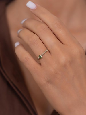 14 Ayar Altın Yeşil Baget Taşlı Düz Yüzük