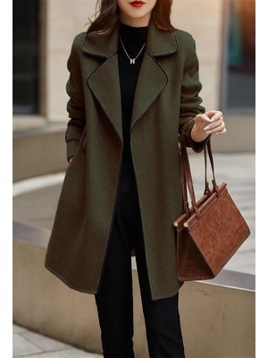 Şık Yaka Kaban ve Kemer Kaşe Kadın