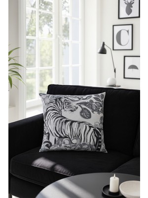 Kaplan Çiçekli Kırlent Kılıfı Siyah 43X43