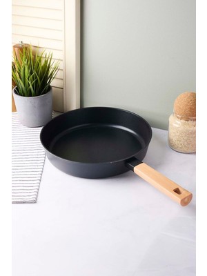 Cookwood Black Indüksiyon Tabanlı Ahşap Saplı Seramik Tava 28 cm