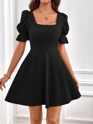 Sensuelle Kadın Kısa Kollu Kare Yakalı Kiloş Ithal Krep Elbise