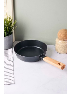 Cookwood Black Indüksiyon Tabanlı Ahşap Saplı Seramik Tava 20 cm