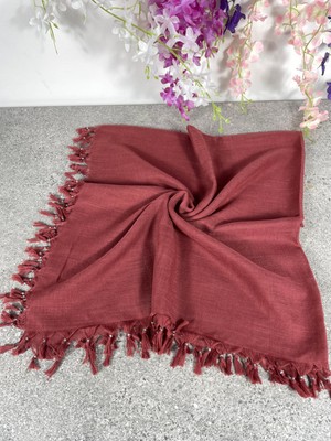 Pembe Püsküllü Yazma Eşarp – Pamuklu, Şık ve Rahat Kullanım