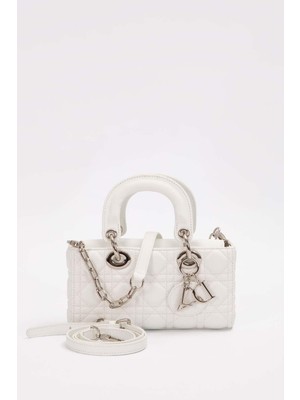 Beyaz Kapitone Logo Aksesuarlı Omuz Çantası