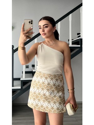 Taş Tek Omuz Aksesuar Detaylı Bluz