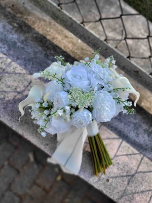 Beyaz Gelin buketi Gelin çiçeği ve Yaka çiçeği