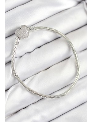 Pirinç Charm Zirkon Taşlı Kalp Model Gümüş Renk Kadın Bileklik