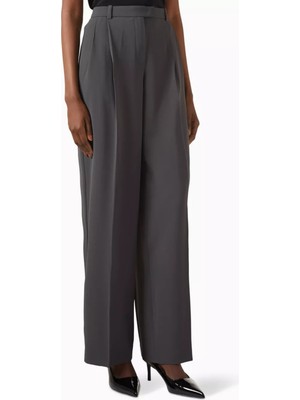 Krep Kumaş Straight Fit Kadın Pantolon, Temiz Kesim ve Şık Detaylar