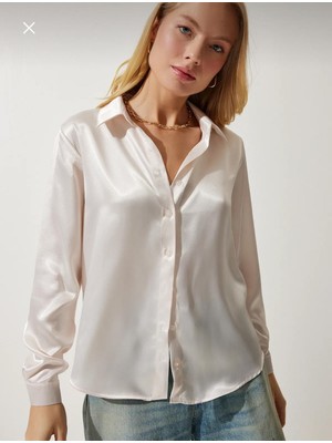 Kadın Hafif Dökümlü Bej Saten Gömlek