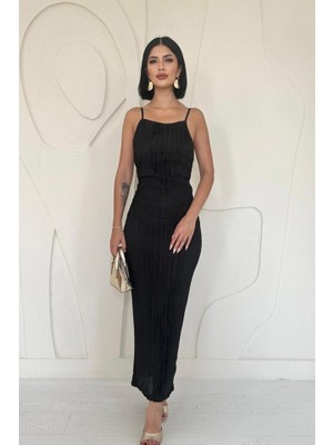 Demir Grup Siyah Piliseli Halter Boyun Elbise