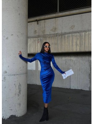 Kadın Uzun Kollu Yarım Balıkçı Yaka Büzgü Detay Kadife Kumaş Elbise