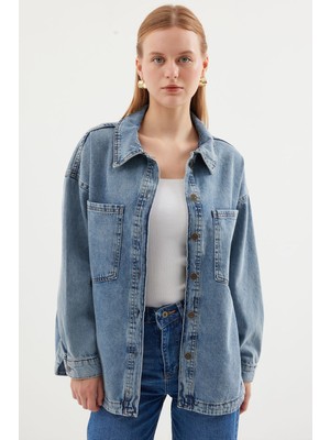 Hiccup Kadınlar BDART Oversize Denim Ceket, Gömlek Yaka ve Cep Detaylı Buz Mavisi