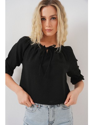 Hiccup Kadın BDART Pompom Detaylı Dokulu Kısa Bluz Siyah