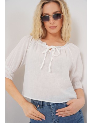 Hiccup Kadınlar BDART Pompom Detaylı Dokulu Kısa Bluz Beyaz