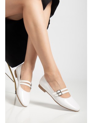 Kadın Beyaz Oval Burunlu Çift Tokalı Babet