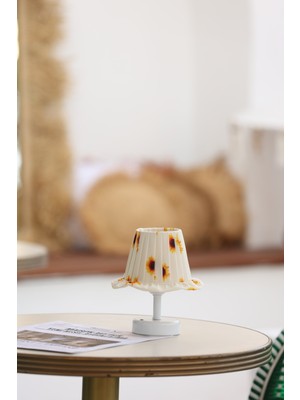 Ayçiçeği Pileli Fırfır Detaylı Sunflower Kablosuz Şarjlı Masa Lambası – Alt Beyaz