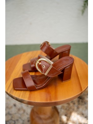 Kadın Laminta Most Taba Gold Toka Detaylı Terlik Platform Topuk ile Şık ve Rahat Kullanım