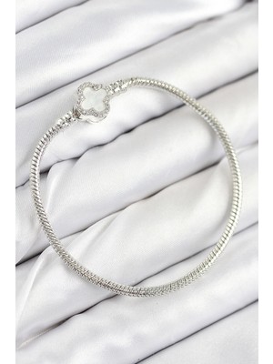 Pirinç Charm Zirkon Taşlı Yonca Model Gümüş Renk Kadın Bileklik - EBJ250902W37604
