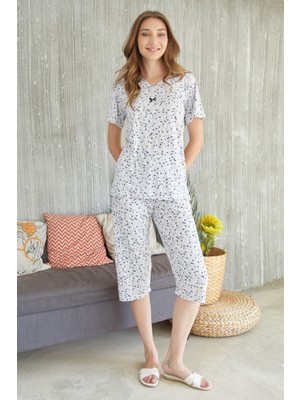 Çiçek Desenli Kısa Kol Kapri Pijama Takımı