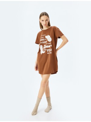 Koton Pamuklu Rahat Kalıp Kısa Kollu Bisiklet Yaka Baskılı Gecelik