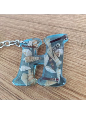 "h" Harfi - Açık Mavi Deniz Epoksi Harf Anahtarlık – Gerçek Deniz Kabuğu, El Yapımı, Benzersiz